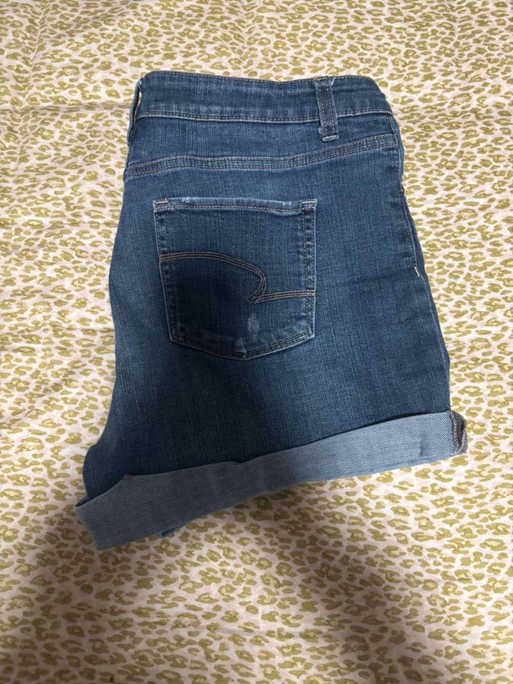 ⭐️Time and Tru Dark⭐️ Blue Rolled Hem Denim Shorts size 12 woman’s - Picture 3 of 7